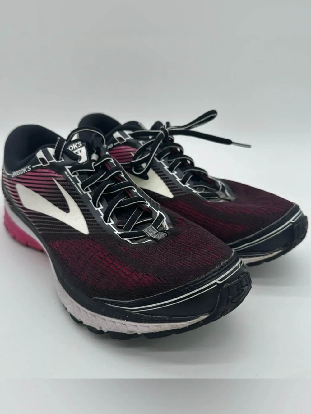 Brooks Women's Burgundy and Black Running Sneakers